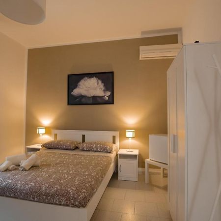 Living Salerno B&B Экстерьер фото